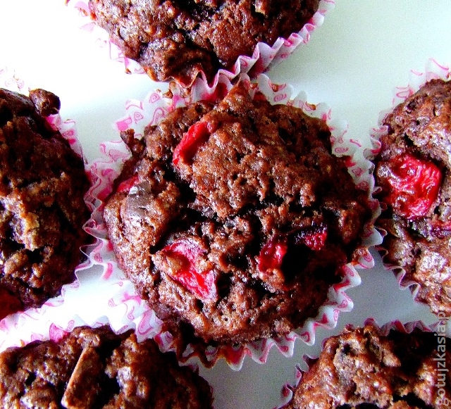 podwojnie czekoladowe muffinki z wisniam